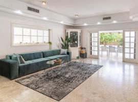 מלון צילום: Luxury Villa 6BR with Swimming Pool by Beach - Villa Costa