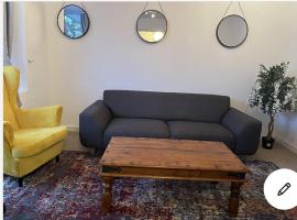 호텔 사진: Cosy Entire residential home. Staple Hill. Bristol