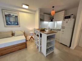 Apartamento céntrico con garage, Hotel in Mercedes