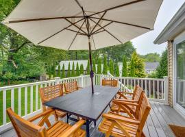 ホテル写真: Rye Coastal Retreat with Deck and Outdoor Dining