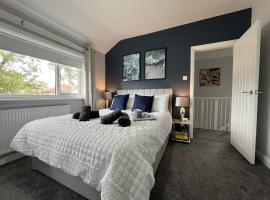 호텔 사진: Modern 3-bed stay-away-home sleeps 6 nr Manchester