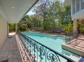 Hotel Photo: Spacious Houston Home Less Than 3 Mi to NRG Stadium!