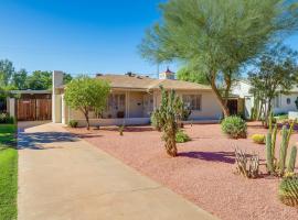 호텔 사진: Phoenix Home with Patio Near Downtown and Light Rail!