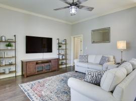 Хотел снимка: Canalfront Baton Rouge Home with Patio 6 Mi to LSU!