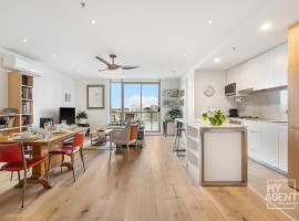 Hotel Photo: Experience Port Melbourne on Delightful Dow Street