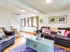 Hotel fotografie: Cozy Exeter Vacation Rental with Grill and Fire Pit