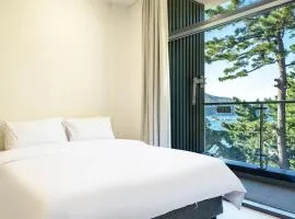 Hillsnorkelbeach hotel