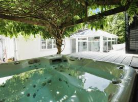 Foto di Hotel: Luxury 5 Bedroom Home In Brighton With Hot Tub