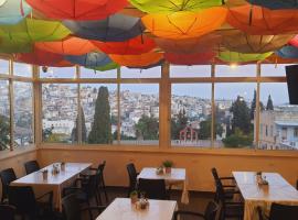 Rosana guest house, hotel en Nazaret