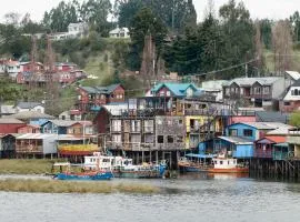 Palafito 1326 Hotel Boutique Chiloé, hotel in Castro