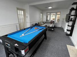 מלון צילום: Large 4 Bed, Central Oxford, Games Area, On-Site Parking