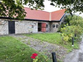 Hotel Photo: Unique, renovated and large house built in stone located in Gardby