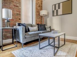 호텔 사진: Nolita 1br w wd nr shopping groceries NYC-1220