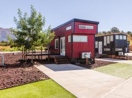 Foto di Hotel: Ruby Red Tiny Home