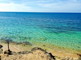 Evelin's On The Beach, hotel em Montego Bay
