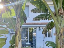 Fotos de Hotel: Loft with Garden 4 min to Beach in Kyrenia