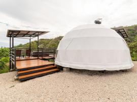 Glamping en Playa Potrero, khách sạn ở Potrero