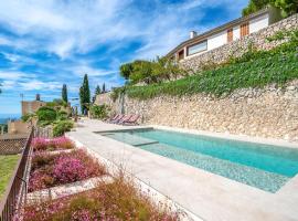 Hotel kuvat: Awesome Home In Puigpunyent With Outdoor Swimming Pool And 3 Bedrooms