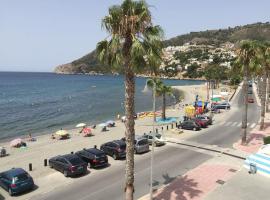 Hotel fotoğraf: PISO LA HERRADURA FRENTE AL MAR CON PISCINA-GARAJE