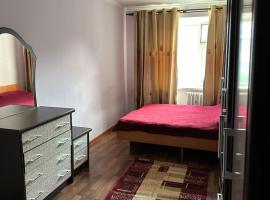 A picture of the hotel: Cozy one-bedroom apartment in the southern part of Bishkek (Уютная двухкомнатная квартира в южной части Бишкека)