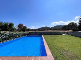 ホテル写真: Apartamento Empordanet Vistas y piscina