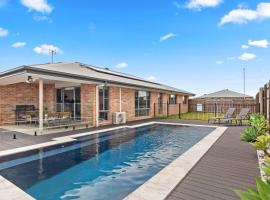 Fotos de Hotel: 'The Pool House' Spacious Family Stay at Hervey Bay