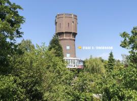 Hotel kuvat: Torenkamer op de vijfde verdieping van de watertoren van Strijen