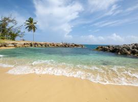 Jamaica Time Driftwood at Sea Palms 3BR 3BA Condo in Ocho Rios with Pool and Beach Front with Views ONLY 10 Mins from Ochi Intl Airport Direct flight from Miami, ξενοδοχείο σε St Mary