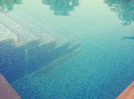 Private room in Retreat by Walias Farm Stay, hotel in Sohna