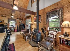 Hotel kuvat: Rustic White Mountain Log Cabin Retreat!