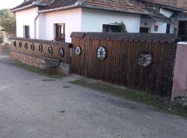 Cazare La Oana、ハツェグのホテル