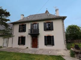A picture of the hotel: Gîte Ayrens, 4 pièces, 6 personnes - FR-1-742-277