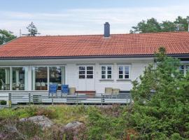 Foto di Hotel: Cozy Home In Grimstad With House Sea View