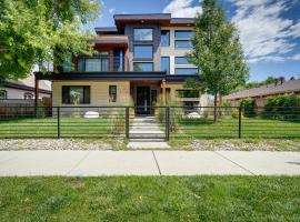 Hotel Foto: Stylish Denver Home with Rooftop Deck and Pool Table!