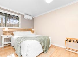 Central guest studio with secure parking!, hotel in Wagga Wagga