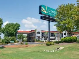 Quality Inn & Suites Aiken, хотел в Айкън