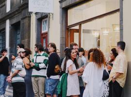 Jaca Hostel Funchal、フンシャルのホテル