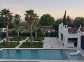 รูปภาพของโรงแรม: Maison Blue Palm Aix en Provence