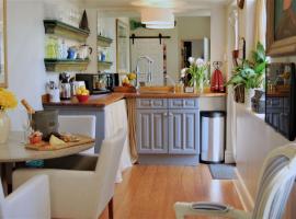 Hotel foto: Hampton Court Snug Sleeps 6 - 5min Walk to Palace and Train