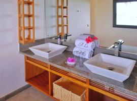 ANJARA LODGE Villa de 3 chambres、ヌシ・ベーのホテル