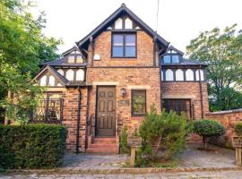 酒店照片: Detached house with gated parking in Whalley Range