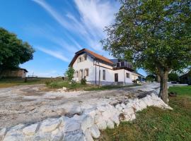 A picture of the hotel: Čenovický dvůr