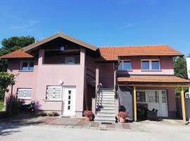 Hotel kuvat: Guest House Lucija