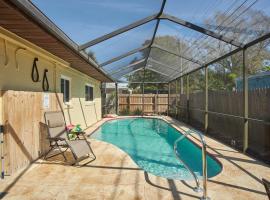 Fotos de Hotel: Heated pool home only 2.3miles from the beach