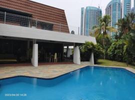 Foto di Hotel: Villa w Pool Damansara Height KL