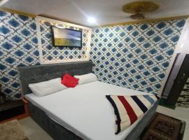 호텔 사진: STAYMAKER Hotel Aditya 1 km from Kashi Vishwanath Temple