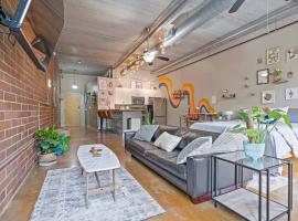 Hotel Photo: Fun & Eccentric + Uptown + Getaway + King Studio