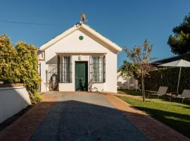 A picture of the hotel: Agradable casa con jardín privado