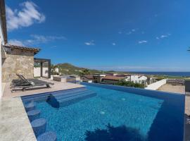 A picture of the hotel: Seaside Serenity A Luxurious Coronado Home