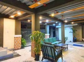 صور الفندق: 2 Houses w/ parking for best guest